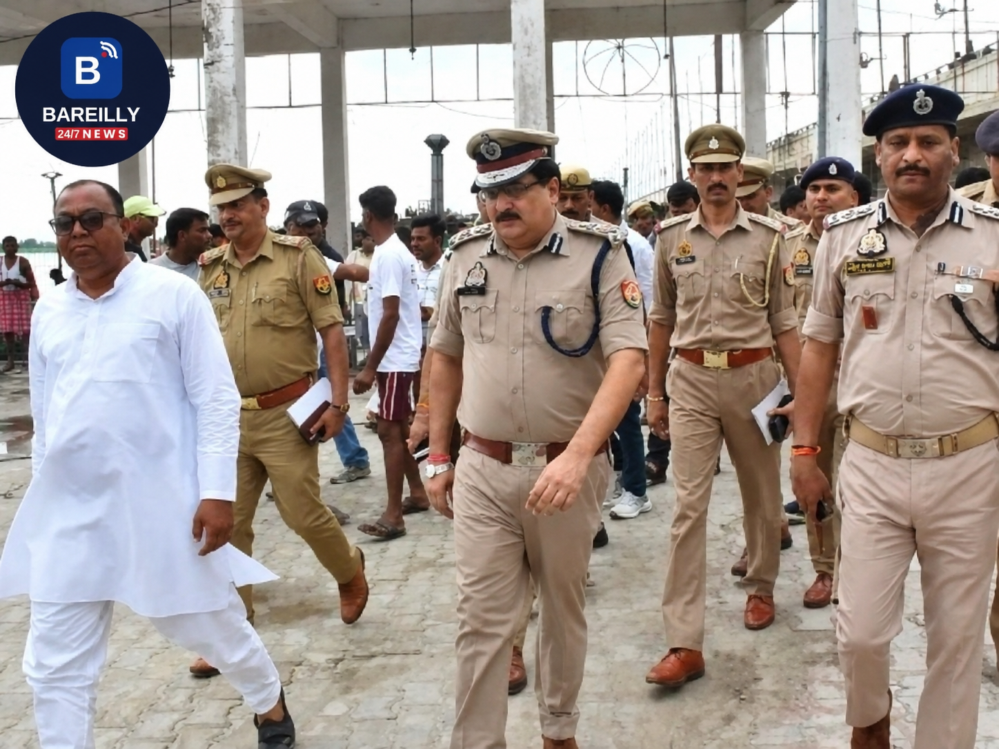 बरेली पहली बार इंटीग्रेटेड कंट्रोल कमांड सेंटर से चारों जिलों की 24 घंटे होगी कांवड़ यात्रा की निगरानी, 14,969 पुलिसकर्मी संभालेंगे मोर्चा। प्रेसवार्ता में जानकारी दी डीआईजी अजय कुमार साहनी ने। Bareilly Newsबरेली24/7 मुख्यमंत्री योगी आदित्यनाथ के निर्देश पर इस बार श्रावण मास की कांवड़ यात्रा में