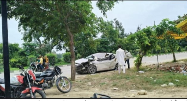 नवाबगंज (बरेली) कुंडरा कोठी पुलिस पर कांवड़ियों से मारपीट और कांवड़ खंडित करने का आरोप बरेली के नवाबगंज क्षेत्र में कुंडरा कोठी पुलिस चौकी पर तैनात कुछ पुलिसकर्मियों पर कांवड़ियों के साथ मारपीट करने और उनकी कांवड़ खंडित करने का गंभीर आरोप लगा है। शिकायत के अनुसार, गांव गोला रांडा के दर्जनों कांवड़िए