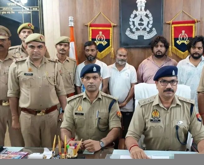कागजों में नौकरी, खाते में फर्जी सैलरी… फिर 20 लाख का लोन, 75 ATM कार्ड ने ऐसे खोला गैंग का खेल, 4 आरोपी गिरफ्तार  की इज्जतनगर शाखा से भी फर्जी दस्तावेजों के आधार पर लोगों के नाम लोन पास कराकर रकम हासिल करने की बात कही है। पुलिस अब बैंक खातों, चेक से हुए भुगतान और रकम के ट्रांजेक्शन की कड़ियां जोड़ 