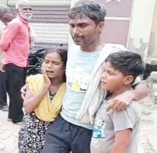 बरेली के फतेहगंज पूर्वी से बड़ी खबर। एक निजी क्लीनिक में इलाज के दौरान 40 वर्षीय महिला की संदिग्ध परिस्थितियों में मौत हो गई। परिजनों ने झोलाछाप डॉक्टर पर इलाज में लापरवाही और गलत उपचार का आरोप लगाया है। वहीं स्थानीय लोगों का कहना है कि महिला की हालत पहले से ही गंभीर थी और उसे बड़े अस्पताल ले जाने क