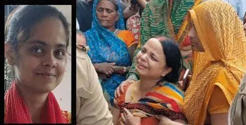 वाराणसी में 3 दिन से लापता MSC छात्रा का शव प्रेमी के कमरे में मिला, मां ने खोला दरवाजा तो उड़े होश  वाराणसी (रणभेरी): रोहनिया थाना क्षेत्र में तीन दिन से लापता 24 वर्षीय एमएससी छात्रा का शव बच्छांव स्थित एक किराए के कमरे के बाथरूम से मिलने के बाद इलाके में सनसनी फैल गई। छात्रा की तलाश कर रहे परिजन 