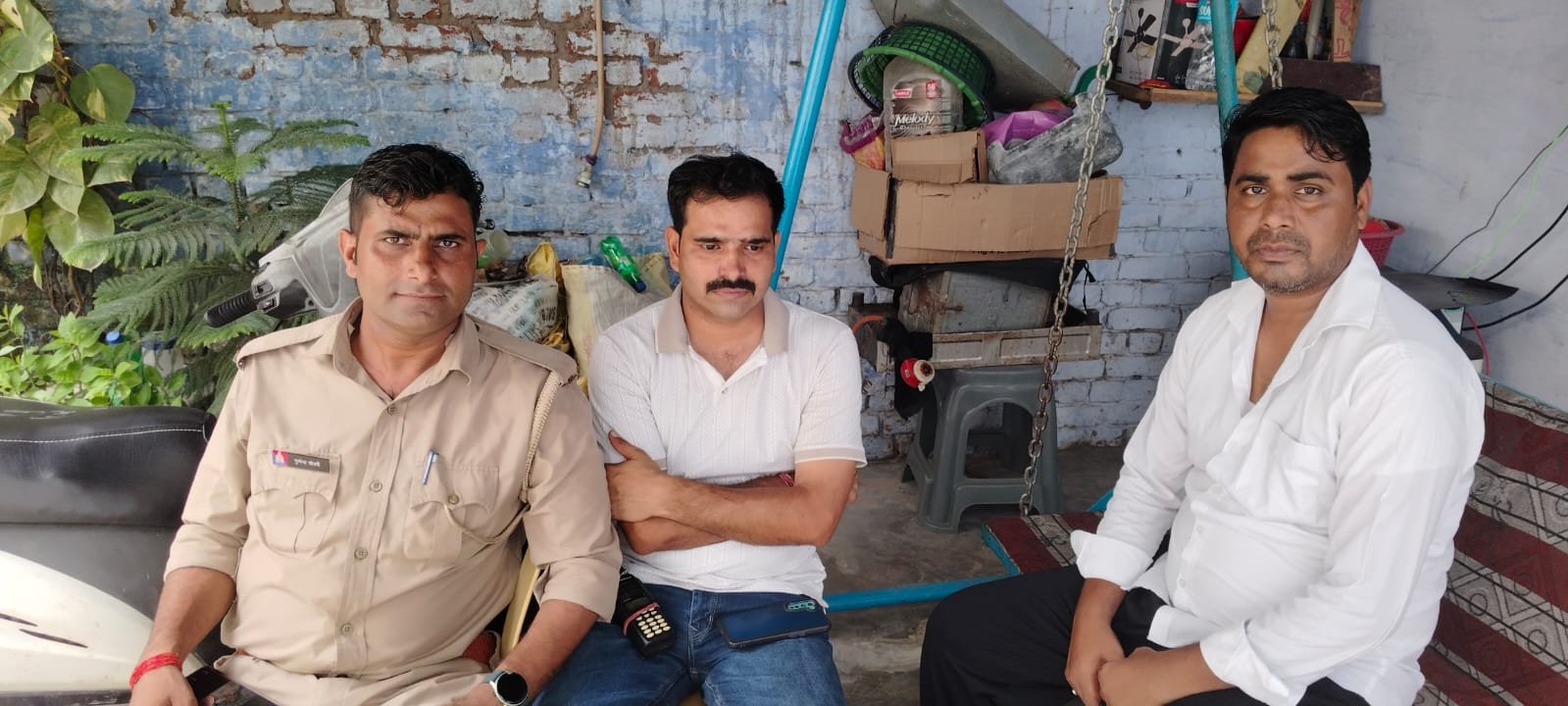 *यूजीसी और आरक्षण संशोधन आंदोलन को लेकर करणी सेना जिलाध्यक्ष हाउस अरेस्ट*    बदायूं। दिल्ली के जंतर-मंतर पर 21 अगस्त को प्रस्तावित यूजीसी एवं आरक्षण संशोधन आंदोलन को लेकर बदायूं पुलिस ने करणी सेना के जिला अध्यक्ष राहुल मैसी को उनके आवास पर हाउस अरेस्ट कर लिया।  बताया जा रहा है कि आंदोलन में शामिल हो