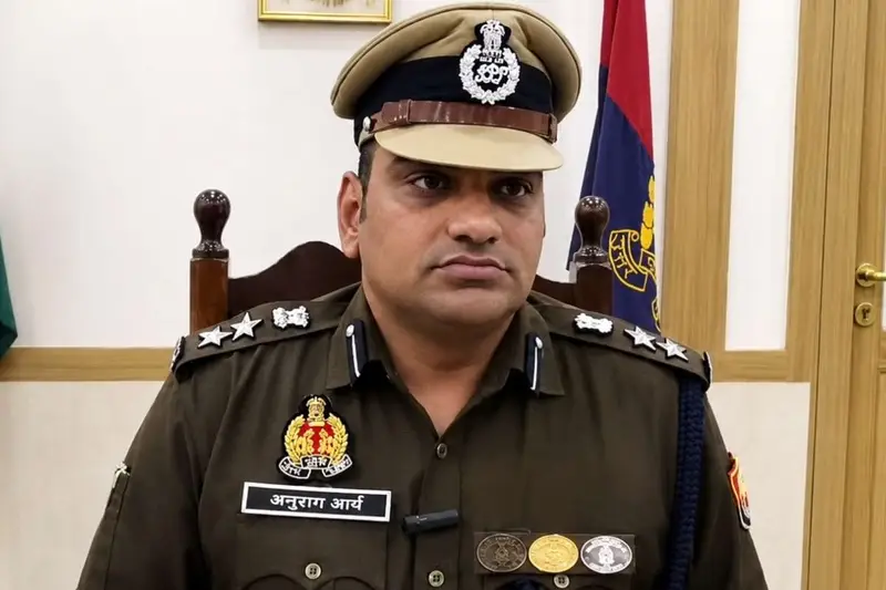 बरेली के सिपाही का चार लाख की ‘सेटिंग’ वाला ऑडियो वायरल, SSP ने किया सस्पेंड, एएसपी करेंगे मामले की जांच बरेली। सिपाही का रुपये के लेन-देन वाला ऑडियो सोशल मीडिया पर वायरल होते ही पुलिस महकमे में हड़कंप मच गया। ऑडियो एसएसपी अनुराग आर्य तक पहुंचा तो उन्होंने तत्काल एक्शन लेते हुए क्योलड़िया थाने में