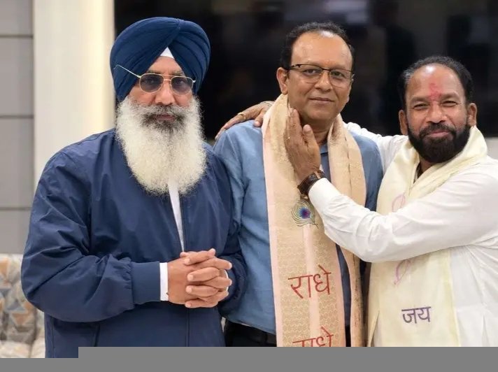 भाजपा में घमासान: कैडर पर भारी पड़ा जुगाड़, निष्कासित नेता क्षेत्रीय मंत्री, डॉक्टर को रेवड़ी, दो साल में दो पद  मिली है। इनमें आगरा जनपद से सर्वाधिक नौ और बरेली से आठ नेताओं को स्थान दिया गया है। बरेली की डॉ. निवेदिता श्रीवास्तव को उपाध्यक्ष, संजीव शर्मा एडवोकेट को महामंत्री तथा डॉ. आदेश गंगवार और द
