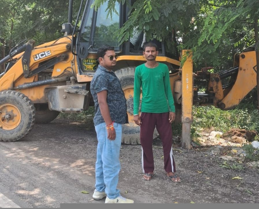 अज्ञात वाहन की टक्कर से नंदी महाराज की मौत, पुलिस व गौ सेवकों ने कराया विधि-विधान से अंतिम संस्कार फरीदपुर। थाना फरीदपुर क्षेत्र में एमपी एग्रो प्लांट के सामने एक दर्दनाक हादसे में अज्ञात वाहन की टक्कर से नंदी महाराज की मौके पर ही मृत्यु हो गई। घटना की सूचना गौ सेवक राम लड़ाई को मिली, जिसके बाद उन्ह