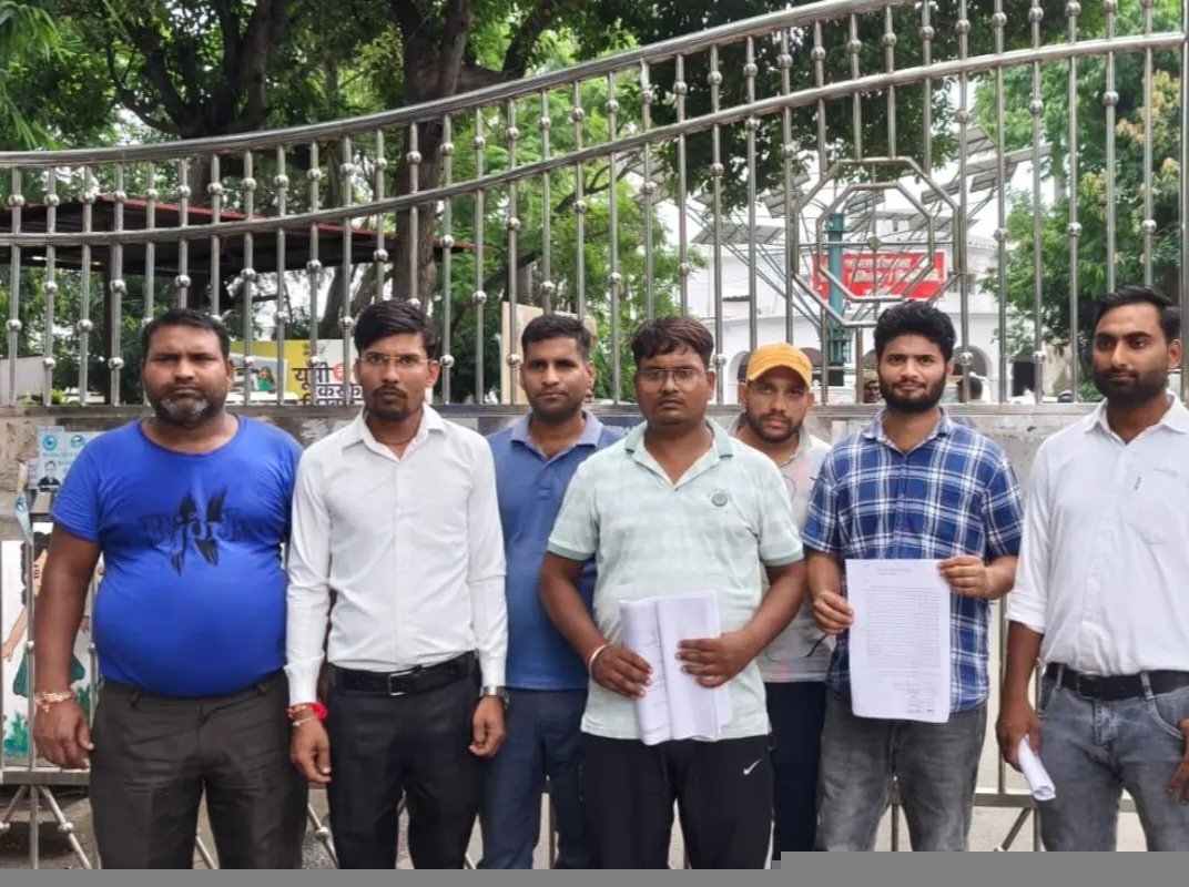 चार साल पढ़ाई के बाद हाथ में थमा दी फर्जी मार्कशीट, खुसरो कॉलेज के छात्रों ने मजिस्ट्रेट से लगाई गुहार, लगाए ये आरोप  बरेली। खुसरो कॉलेज से बी.फार्मा की पढ़ाई करने वाले छात्रों ने कॉलेज प्रबंधन पर फर्जी मार्कशीट देने का गंभीर आरोप लगाया है। शनिवार को छात्रों ने अपर नगर मजिस्ट्रेट प्रथम को शिकायती पत