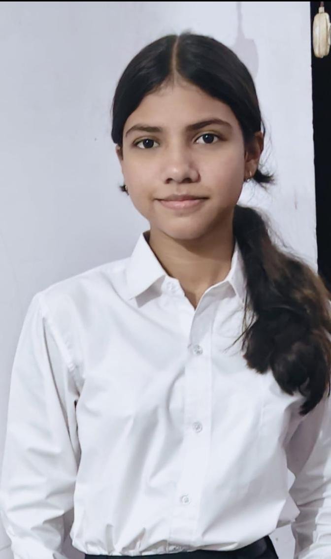 *नन्ही लेखिका भव्या पाण्डेय ने रचा ‘विषपुष्प’, जीवन के दर्द और आत्मबोध को कविताओं में दी आवाज*  *आईसीएसई बोर्ड की कक्षा 10 की छात्रा भव्या की पहली पुस्तक अमेजन KDP पर प्रकाशित, प्रेम, पीड़ा और अकेलेपन की भावनाओं को शब्दों में पिरोया*  बलिया। साहित्य के क्षेत्र में कम उम्र में अपनी रचनात्मक प्रतिभा क